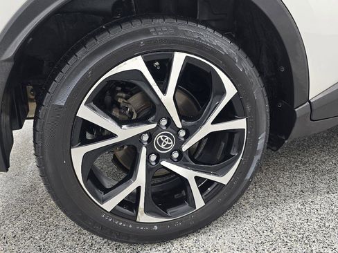 Used 2018 Toyota C-HR XLE image 35