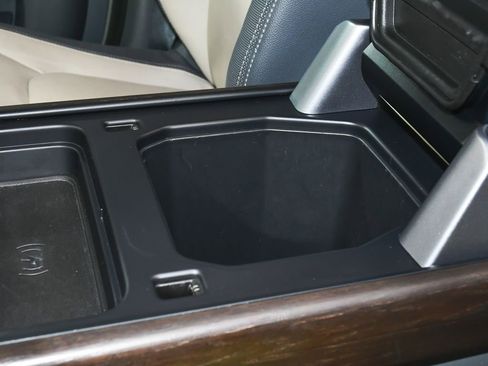 Used 2023 Land Rover Defender 110 X-Dynamic SE image 44