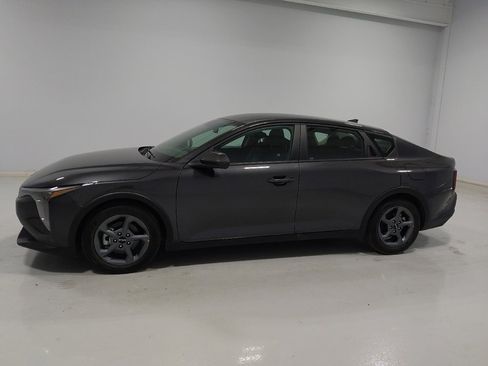 Used 2025 Kia K4 FWD image 2