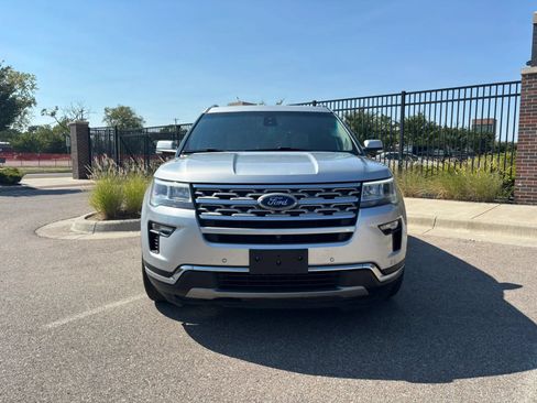 Used 2018 Ford Explorer Limited w/ Equipment Group 301A FWD image 2