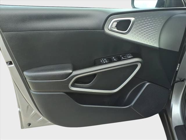 Used 2024 Kia Soul LX w/ Option Group 015 FWD image 27