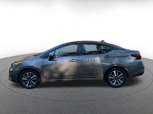 Used 2025 Nissan Versa SV image 4