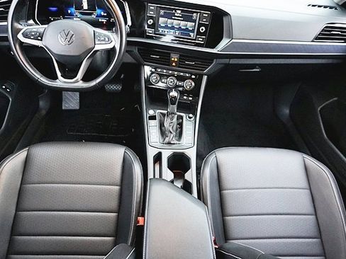 Used 2024 Volkswagen Jetta SE image 19