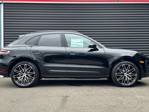 Used 2025 Porsche Macan AWD/4WD image 9