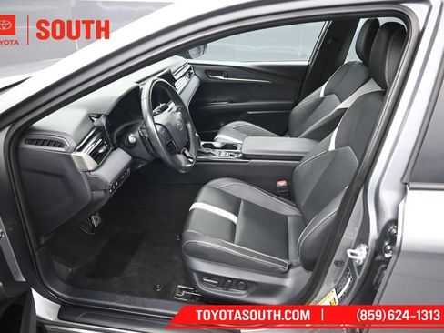Used 2025 Toyota Camry SE FWD image 9