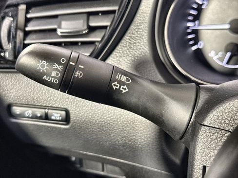 Used 2022 Nissan Rogue Sport SV image 23