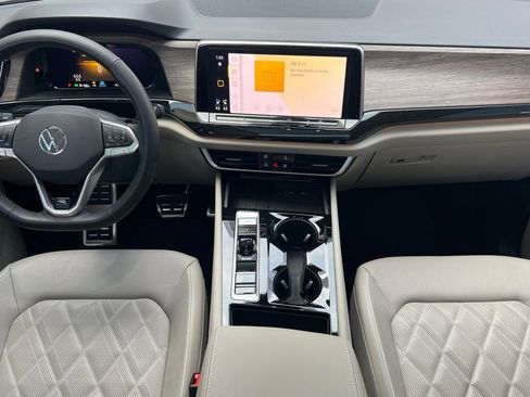 Used 2025 Volkswagen Atlas SEL Premium R-Line image 10