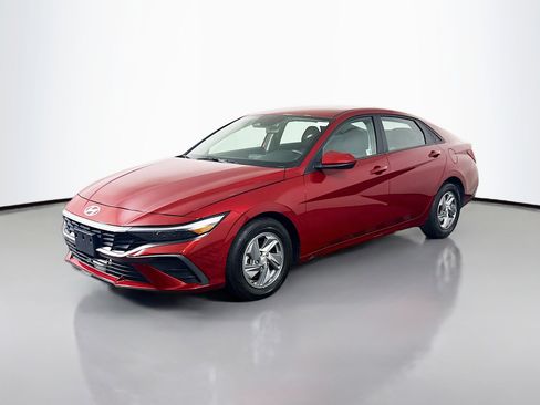 Used 2024 Hyundai Elantra SE image 4