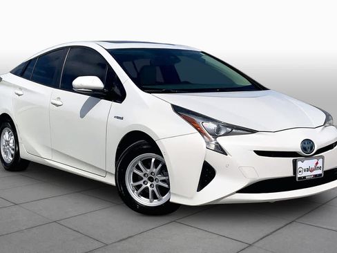 Used 2017 Toyota Prius Four w/ Advanced Technology Package FWD image 3
