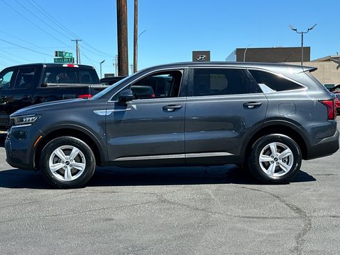 Used 2021 Kia Sorento LX AWD/4WD image 7