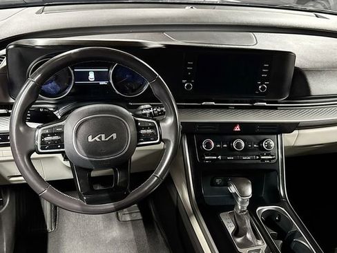 Used 2024 Kia Carnival LX image 19