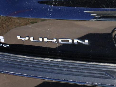 Used 2021 GMC Yukon Denali w/ Denali Premium Package image 24