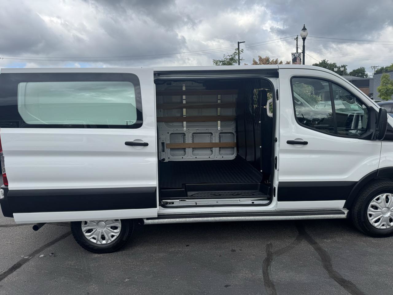 Used 2025 Ford Transit 250 Low Roof w/ Exterior Upgrade Package RWD image 5
