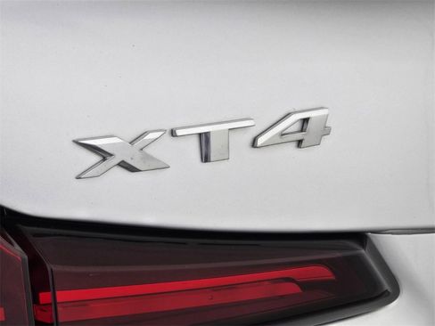 Used 2021 Cadillac XT4 Luxury image 12