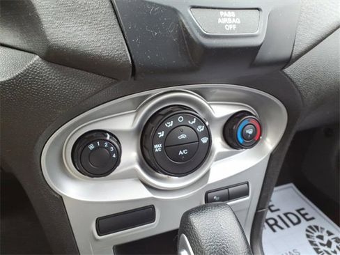 Used 2015 Ford Fiesta SE image 20