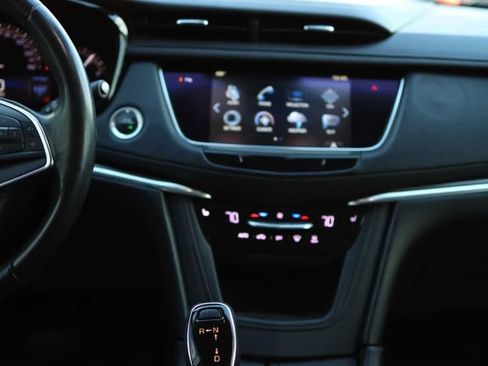 Used 2017 Cadillac XT5 Luxury w/ Driver Awareness Package AWD/4WD image 40