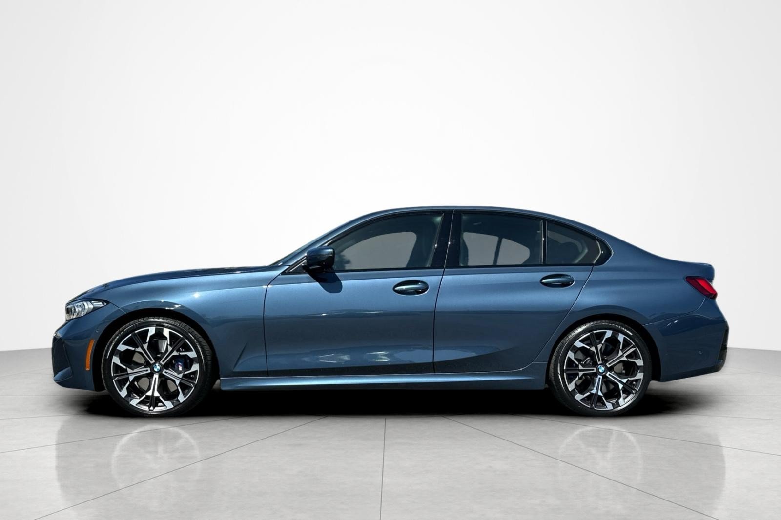 Used 2026 BMW 330i Sedan w/ M Sport Package RWD image 2