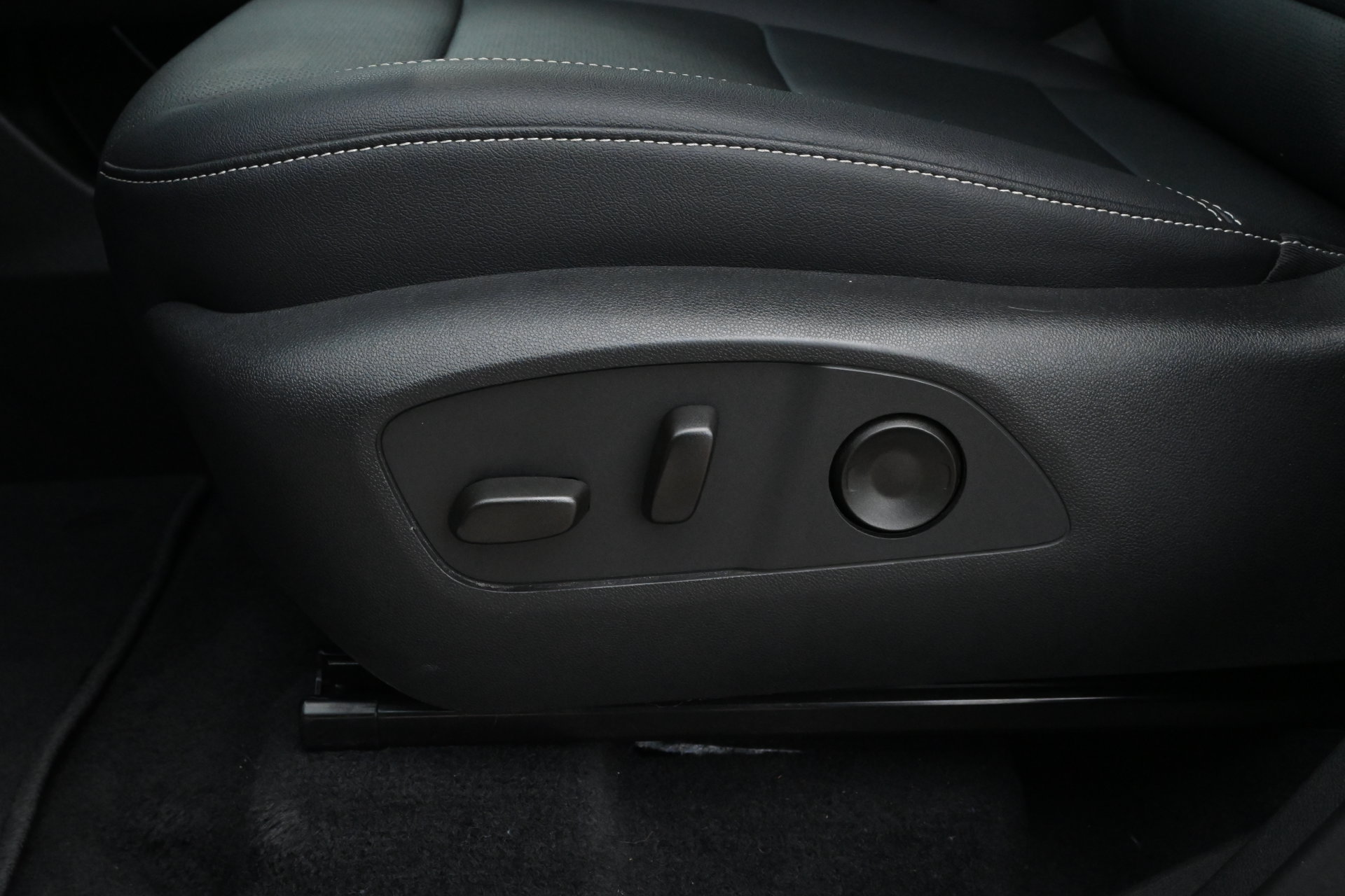 Used 2026 Chevrolet Traverse LT FWD image 16