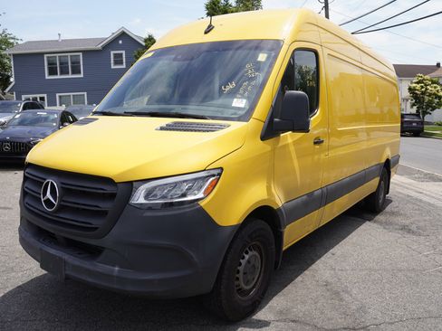 Used 2021 Mercedes-Benz Sprinter 2500 image 2