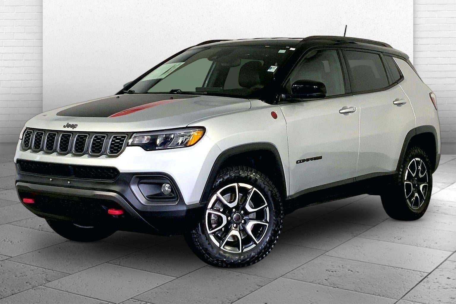 Used 2025 Jeep Compass Trailhawk w/ Trailer Tow Group AWD/4WD image 12