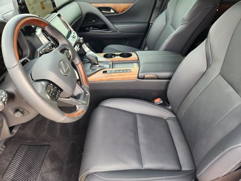 Certified 2025 Lexus LX 700h Luxury image 14