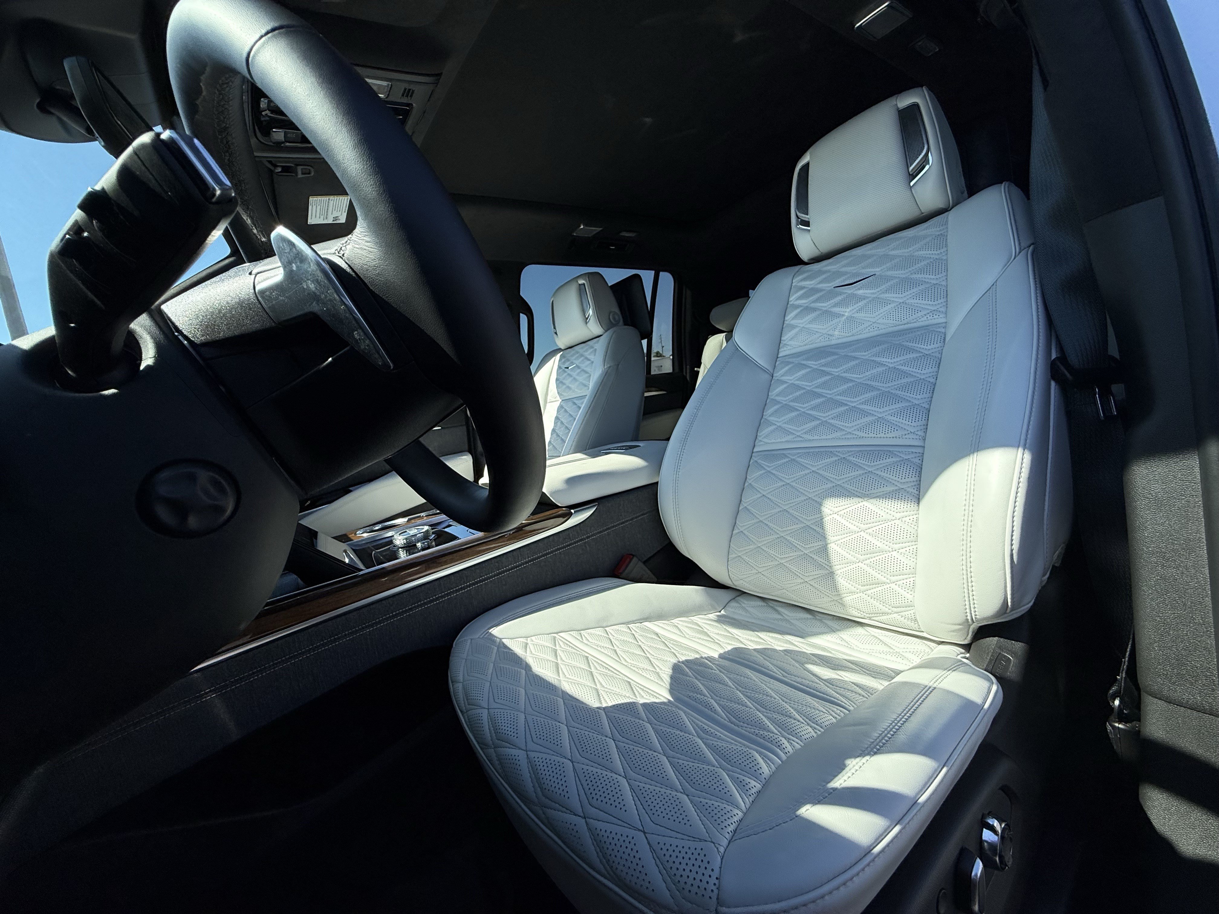 Used 2026 Cadillac Escalade ESV Platinum Sport w/ LPO, ONYX Package AWD/4WD image 16