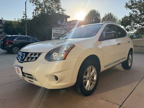 Used 2015 Nissan Rogue S w/ Convenience Package FWD image 2