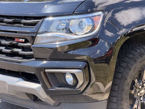 Used 2022 Chevrolet Colorado Z71 w/ Z71 Midnight Edition AWD/4WD image 8