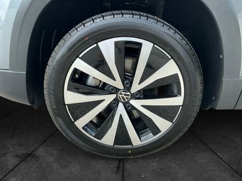 Used 2024 Volkswagen Taos SE FWD image 15
