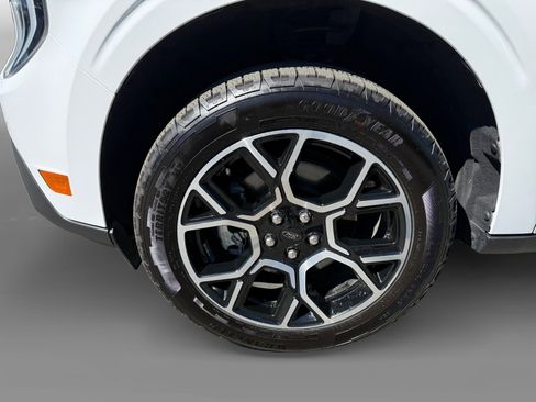 Used 2025 Ford Maverick Lariat w/ 4K Tow Package image 9