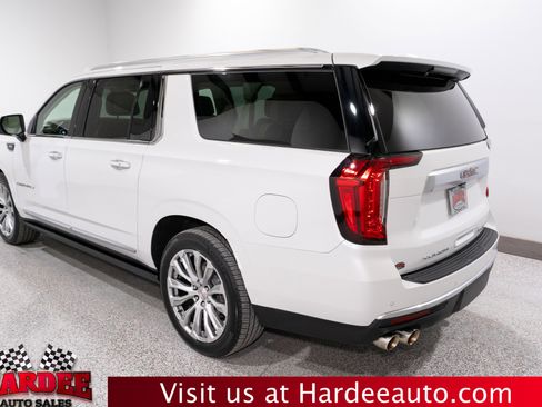 Used 2022 GMC Yukon XL Denali w/ Denali Premium Package image 3