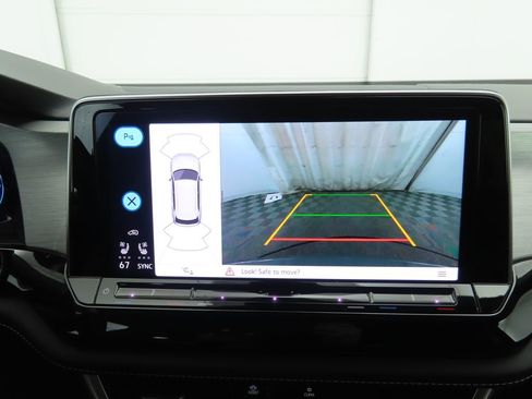 Certified 2024 Volkswagen Atlas Cross Sport SE image 14