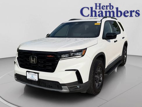 Used 2025 Honda Pilot TrailSport image 10