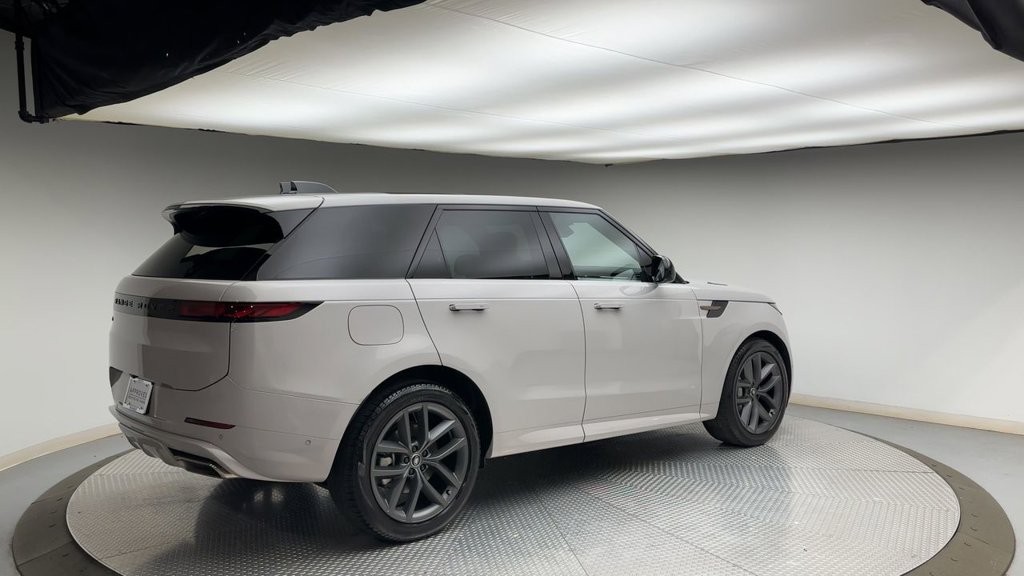 Used 2025 Land Rover Range Rover Sport Dynamic SE AWD/4WD image 2