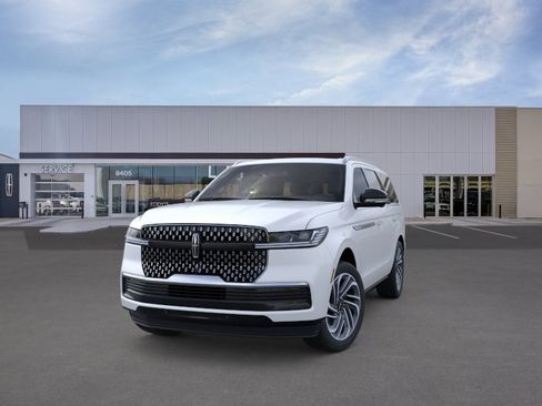 New 2026 Lincoln Navigator Reserve AWD/4WD image 2