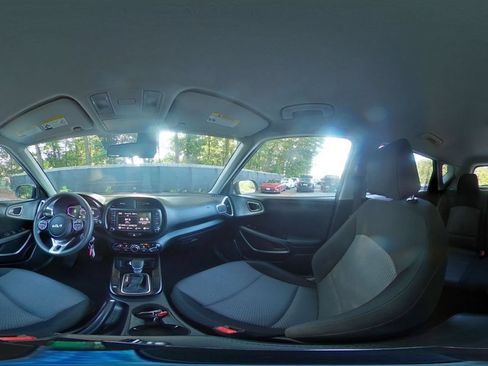 Used 2025 Kia Soul LX w/ LX Technology Package FWD image 40