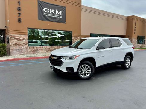 Used 2020 Chevrolet Traverse LS FWD image 2