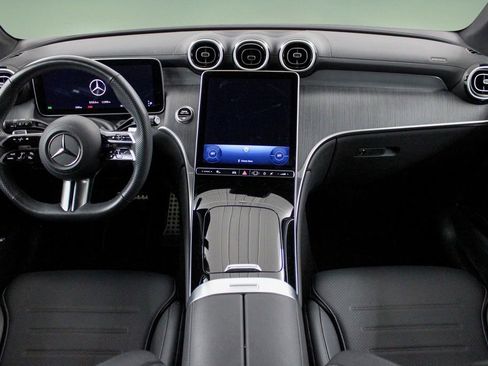 Used 2025 Mercedes-Benz GLC 300 4MATIC image 17
