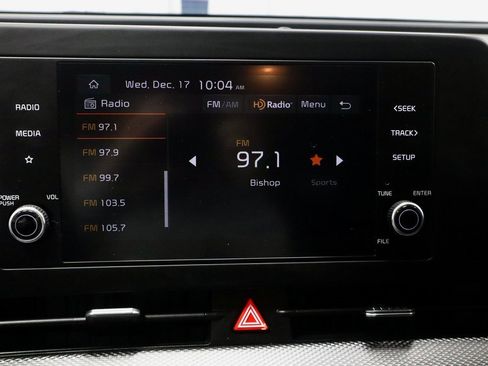 Used 2023 Kia Sportage LX image 3