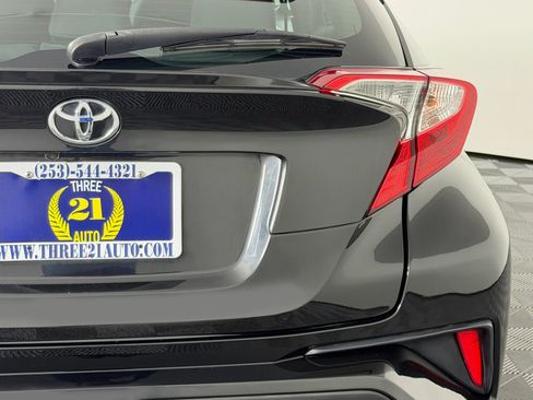 Used 2018 Toyota C-HR XLE FWD image 11