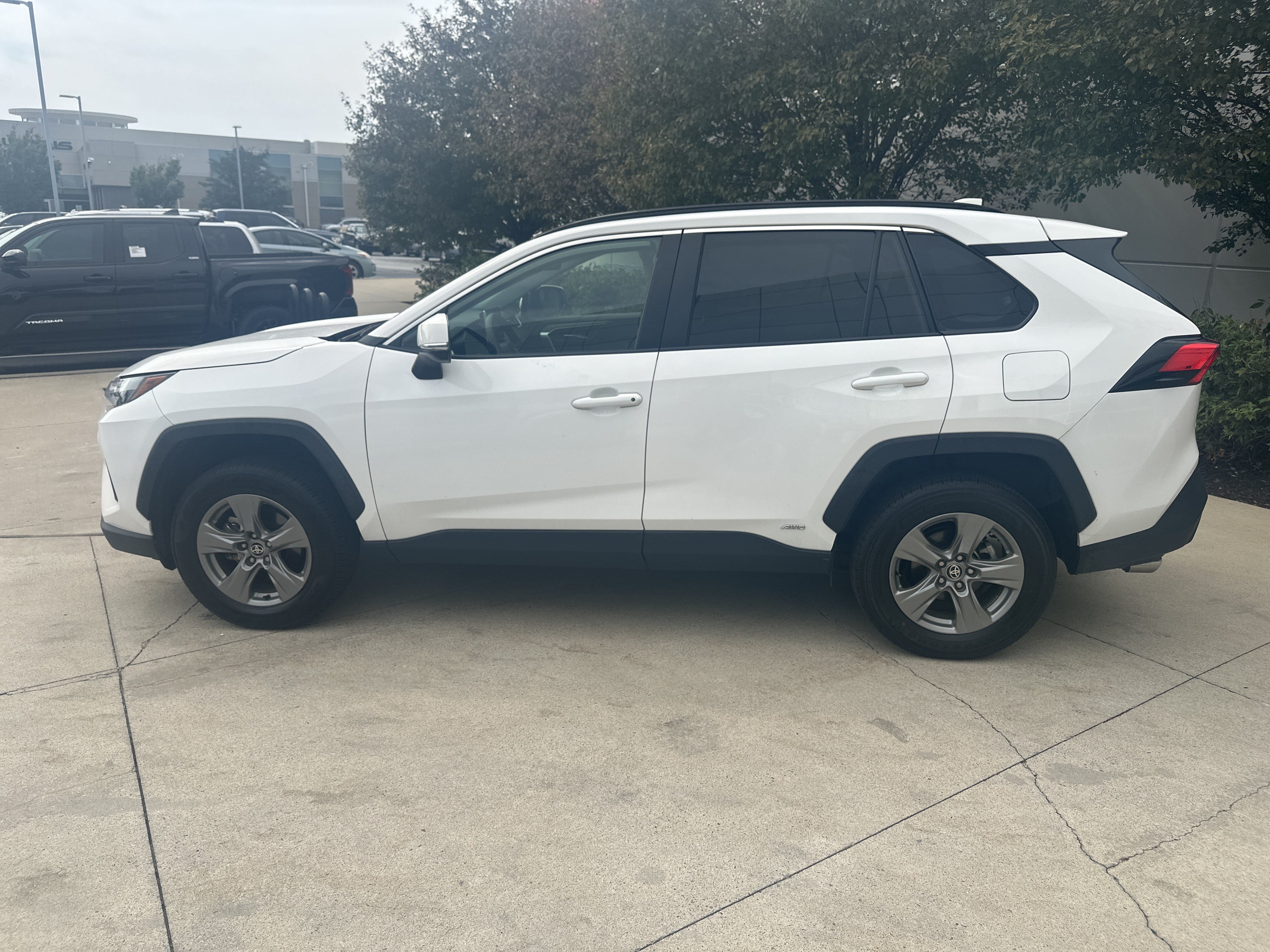 Used 2025 Toyota RAV4 XLE AWD/4WD image 9