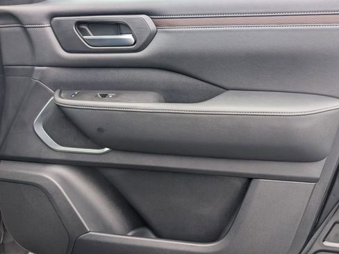 Used 2025 Nissan Armada Platinum image 54