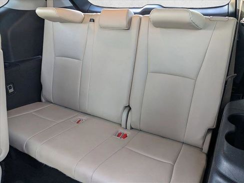 Used 2020 Toyota Highlander XLE image 17