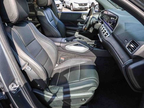 Used 2021 Mercedes-Benz GLS 450 4MATIC image 10