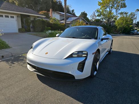 Used 2022 Porsche Taycan RWD image 3