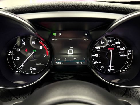 Used 2018 Alfa Romeo Giulia AWD image 18