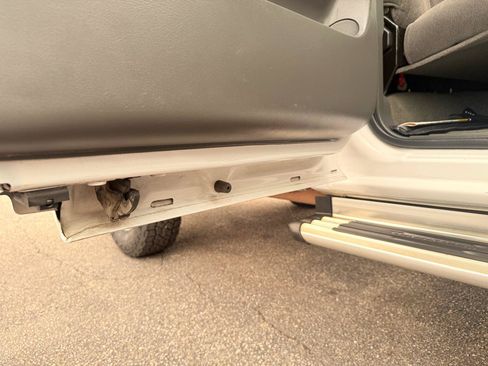 Used 2004 Chevrolet Silverado 2500 LS w/ Skid Plate Package AWD/4WD image 36