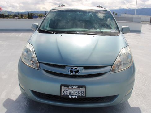Used 2009 Toyota Sienna XLE image 7