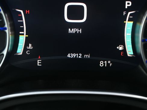 Used 2024 Chrysler Pacifica Limited w/ S Appearance Package FWD image 26