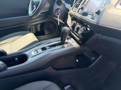 Used 2019 Honda HR-V LX image 11